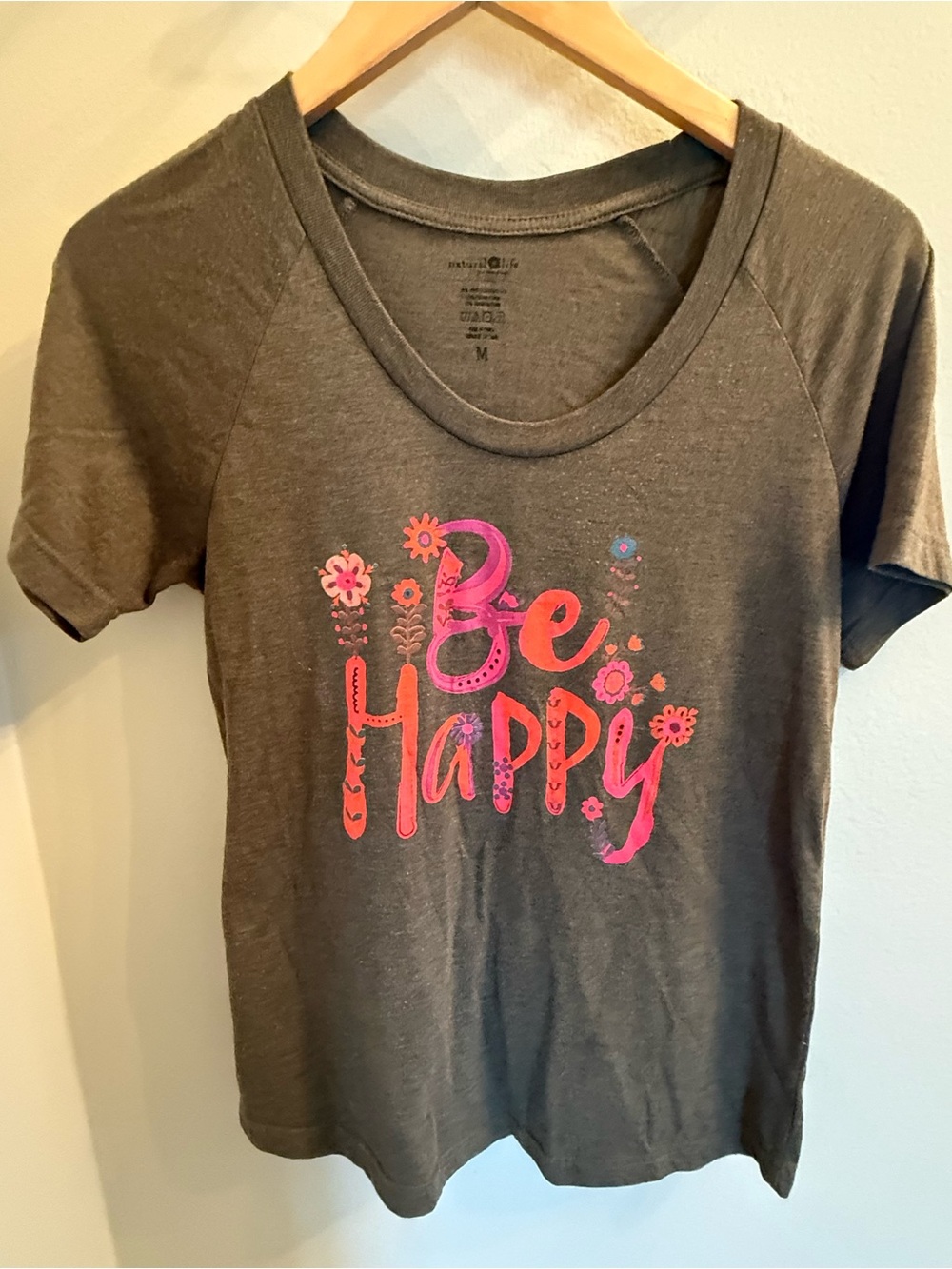 Natural Life Be Happy Women’s Graphic Tee - M